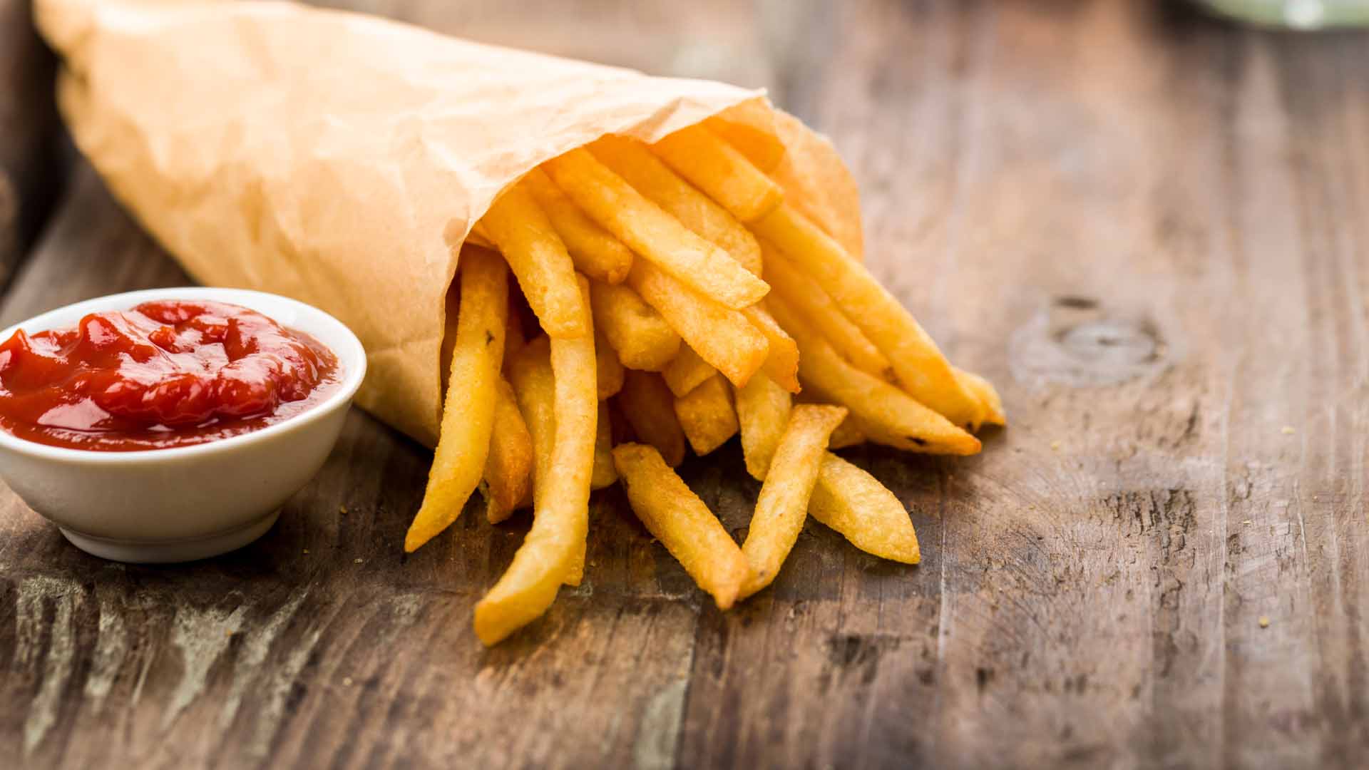 friet foodtruck frietjes met ketchup